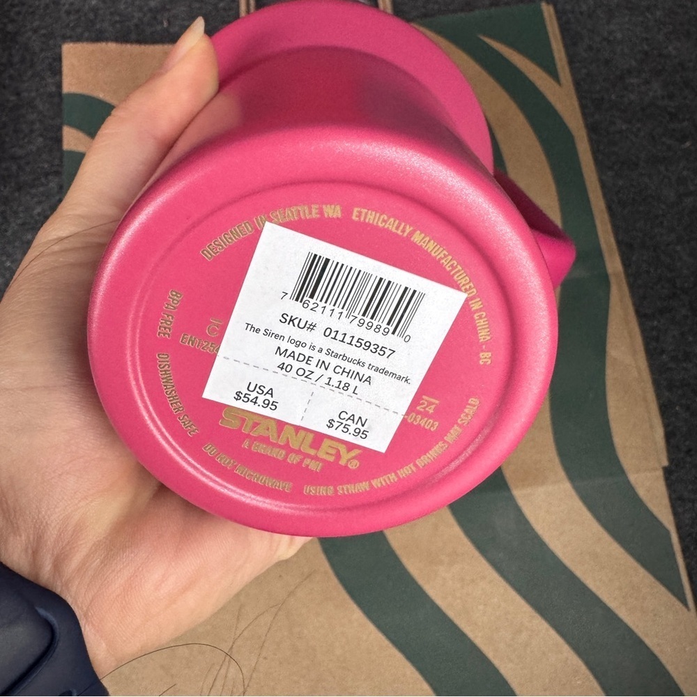 🆕🩷 Stanley x Starbucks Berry Pink Glitter Holiday 2024 Tumbler - Picture 4 of 5